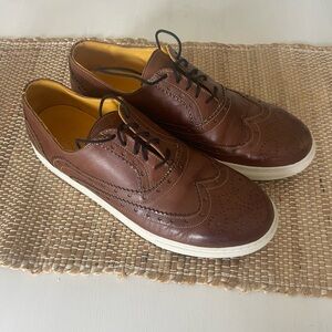 Men’s Undandy Wing Tip leather oxfords/ sneakers. Size 9 EU 42